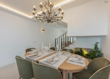 ELEGANT FOUR-BEDROOM TOWNHOUSE IN NUEVA ANDALUCÍA