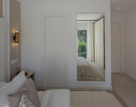 ELEGANT FOUR-BEDROOM TOWNHOUSE IN NUEVA ANDALUCÍA