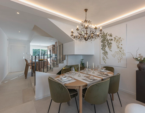 ELEGANT FOUR-BEDROOM TOWNHOUSE IN NUEVA ANDALUCÍA