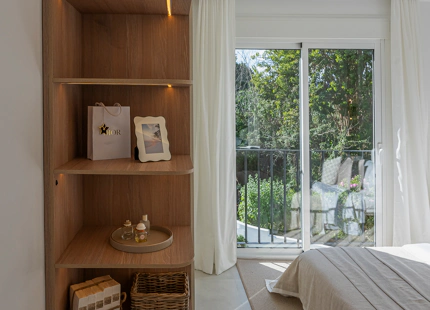 ELEGANT FOUR-BEDROOM TOWNHOUSE IN NUEVA ANDALUCÍA