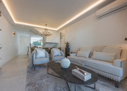 ELEGANT FOUR-BEDROOM TOWNHOUSE IN NUEVA ANDALUCÍA