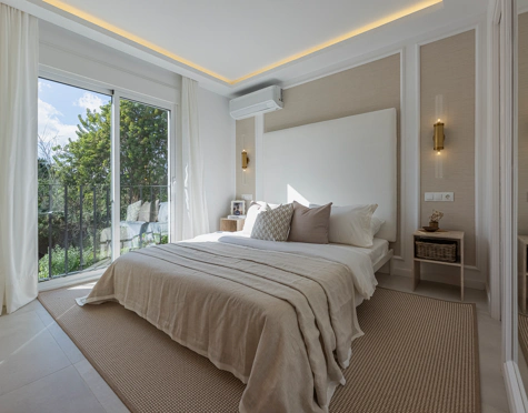 ELEGANT FOUR-BEDROOM TOWNHOUSE IN NUEVA ANDALUCÍA