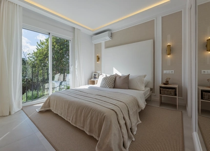 ELEGANT FOUR-BEDROOM TOWNHOUSE IN NUEVA ANDALUCÍA