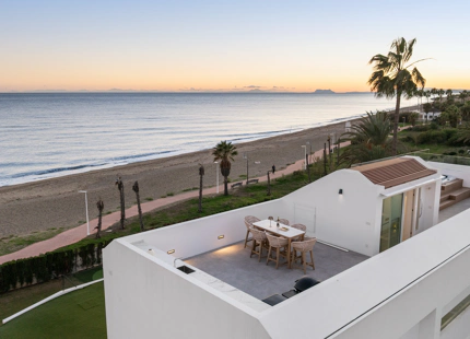 LUXURY FIVE-BEDROOM BEACHFRONT VILLA ON ESTEPONA’S NEW GOLDEN MILE