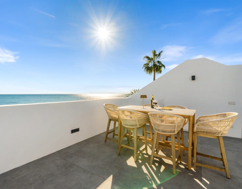 LUXURY FIVE-BEDROOM BEACHFRONT VILLA ON ESTEPONA’S NEW GOLDEN MILE