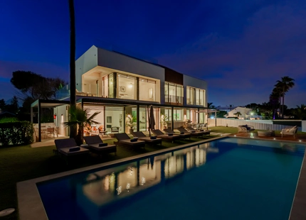 LUXURY FIVE-BEDROOM BEACHFRONT VILLA ON ESTEPONA’S NEW GOLDEN MILE