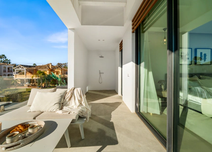 LUXURY FIVE-BEDROOM BEACHFRONT VILLA ON ESTEPONA’S NEW GOLDEN MILE