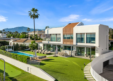 LUXURY FIVE-BEDROOM BEACHFRONT VILLA ON ESTEPONA’S NEW GOLDEN MILE