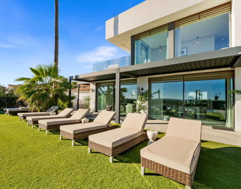 LUXURY FIVE-BEDROOM BEACHFRONT VILLA ON ESTEPONA’S NEW GOLDEN MILE