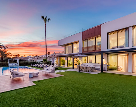 LUXURY FIVE-BEDROOM BEACHFRONT VILLA ON ESTEPONA’S NEW GOLDEN MILE