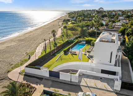 LUXURY FIVE-BEDROOM BEACHFRONT VILLA ON ESTEPONA’S NEW GOLDEN MILE