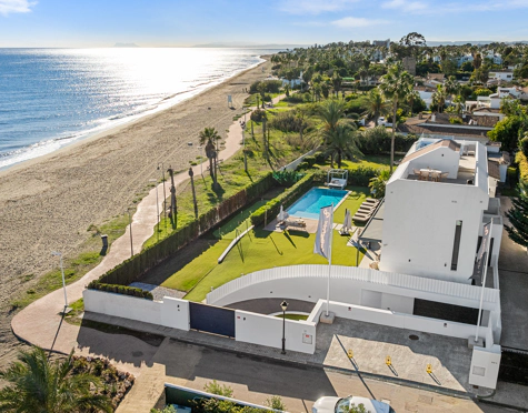 LUXURY FIVE-BEDROOM BEACHFRONT VILLA ON ESTEPONA’S NEW GOLDEN MILE