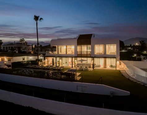 LUXURY FIVE-BEDROOM BEACHFRONT VILLA ON ESTEPONA’S NEW GOLDEN MILE