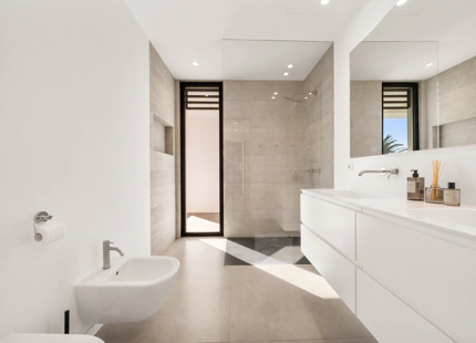 LUXURY FIVE-BEDROOM BEACHFRONT VILLA ON ESTEPONA’S NEW GOLDEN MILE