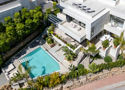STUNNING FOUR-BEDROOM VILLA ON THE NEW GOLDEN MILE