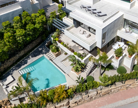 STUNNING FOUR-BEDROOM VILLA ON THE NEW GOLDEN MILE