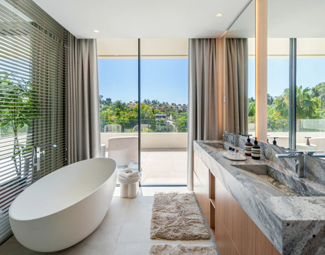 STUNNING FOUR-BEDROOM VILLA ON THE NEW GOLDEN MILE