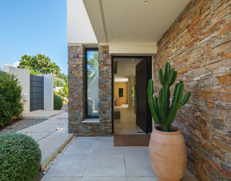 STUNNING FOUR-BEDROOM VILLA ON THE NEW GOLDEN MILE