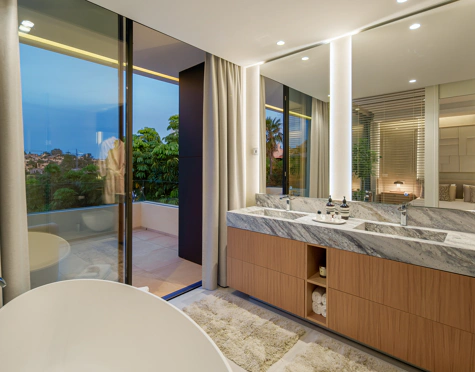 STUNNING FOUR-BEDROOM VILLA ON THE NEW GOLDEN MILE