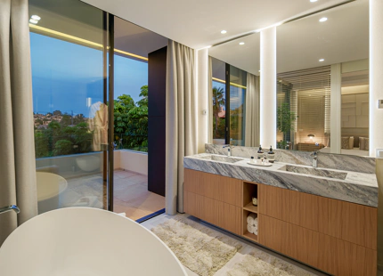 STUNNING FOUR-BEDROOM VILLA ON THE NEW GOLDEN MILE