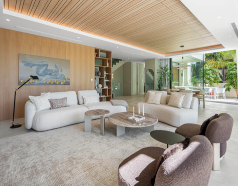 STUNNING FOUR-BEDROOM VILLA ON THE NEW GOLDEN MILE