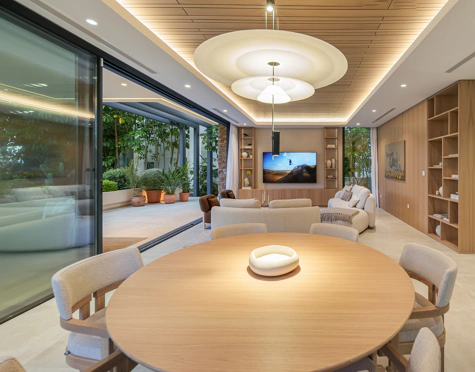STUNNING FOUR-BEDROOM VILLA ON THE NEW GOLDEN MILE
