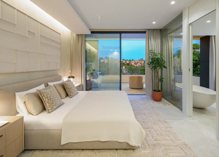 STUNNING FOUR-BEDROOM VILLA ON THE NEW GOLDEN MILE
