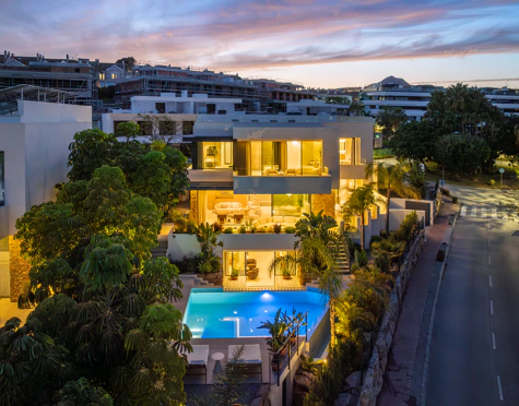 STUNNING FOUR-BEDROOM VILLA ON THE NEW GOLDEN MILE