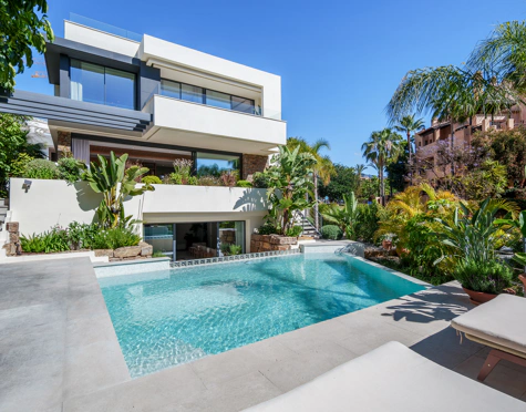STUNNING FOUR-BEDROOM VILLA ON THE NEW GOLDEN MILE
