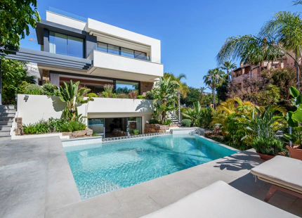 STUNNING FOUR-BEDROOM VILLA ON THE NEW GOLDEN MILE