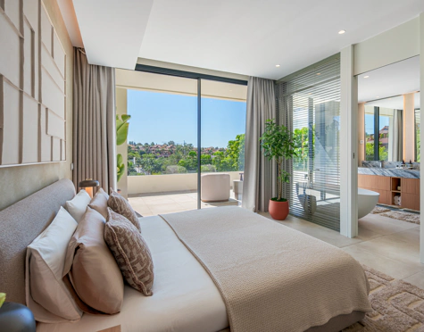 STUNNING FOUR-BEDROOM VILLA ON THE NEW GOLDEN MILE