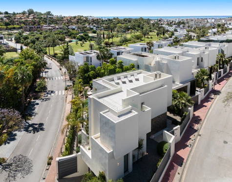 STUNNING FOUR-BEDROOM VILLA ON THE NEW GOLDEN MILE