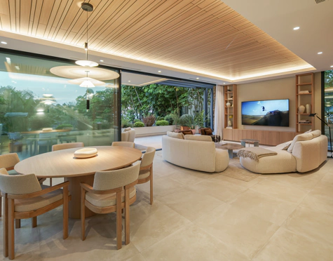 STUNNING FOUR-BEDROOM VILLA ON THE NEW GOLDEN MILE
