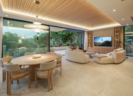 STUNNING FOUR-BEDROOM VILLA ON THE NEW GOLDEN MILE