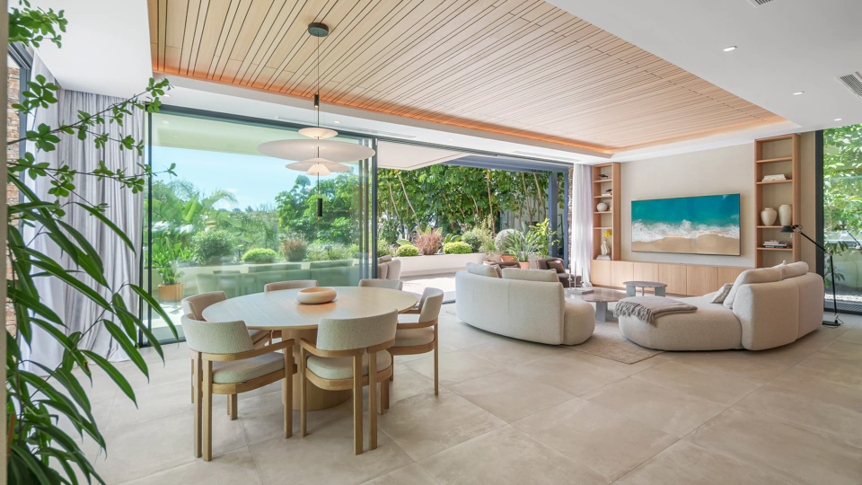 Villa for sale in New Golden Mile, Estepona East