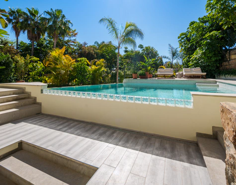 STUNNING FOUR-BEDROOM VILLA ON THE NEW GOLDEN MILE