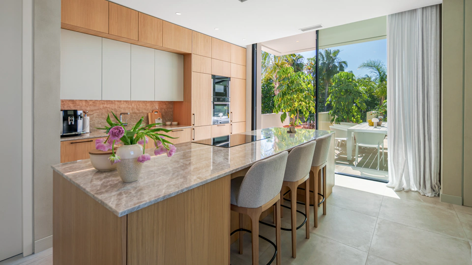 Villa for sale in New Golden Mile, Estepona East