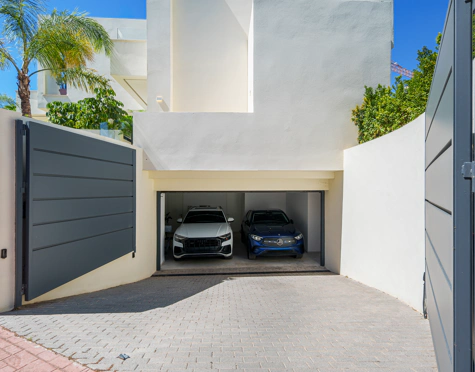 STUNNING FOUR-BEDROOM VILLA ON THE NEW GOLDEN MILE