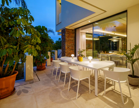 STUNNING FOUR-BEDROOM VILLA ON THE NEW GOLDEN MILE