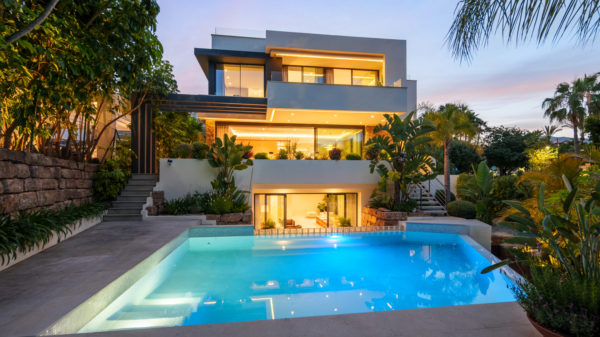 Villa for sale in New Golden Mile, Estepona East