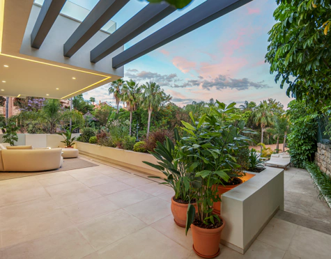 STUNNING FOUR-BEDROOM VILLA ON THE NEW GOLDEN MILE