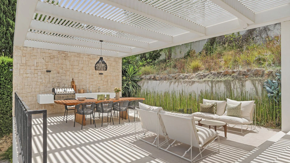 Villa for sale in La Cerquilla, Nueva Andalucia
