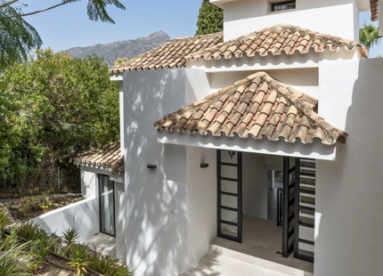 EXCEPTIONAL 4-BEDROOM LUXURY VILLA IN LA CERQUILLA, NUEVA ANDALUCÍA