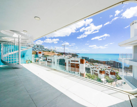 STUNNING SOUTH-FACING PENTHOUSE WITH SEA VIEWS IN FUENGIROLA