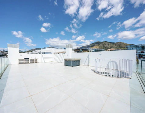 STUNNING SOUTH-FACING PENTHOUSE WITH SEA VIEWS IN FUENGIROLA