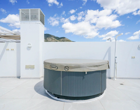 STUNNING SOUTH-FACING PENTHOUSE WITH SEA VIEWS IN FUENGIROLA