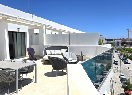 ELEGANT PENTHOUSE WITH EXPANSIVE TERRACE IN MIJAS