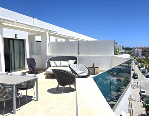 ELEGANT PENTHOUSE WITH EXPANSIVE TERRACE IN MIJAS