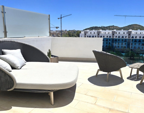 ELEGANT PENTHOUSE WITH EXPANSIVE TERRACE IN MIJAS