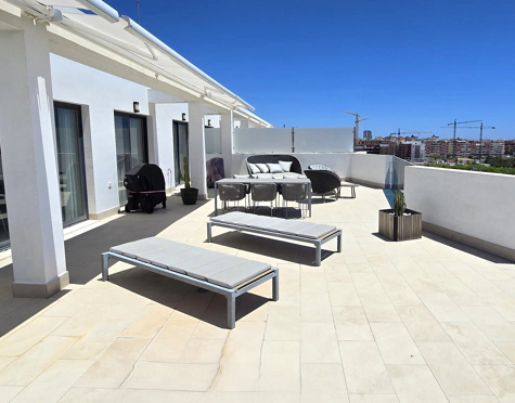 ELEGANT PENTHOUSE WITH EXPANSIVE TERRACE IN MIJAS